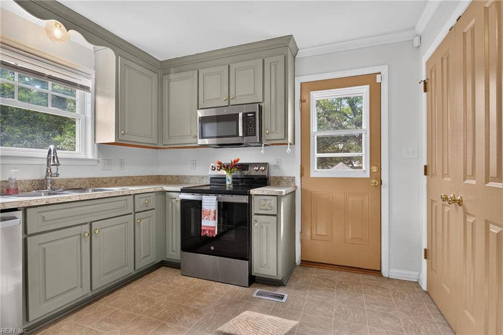 815 W Queen Street, Hampton, VA 23669