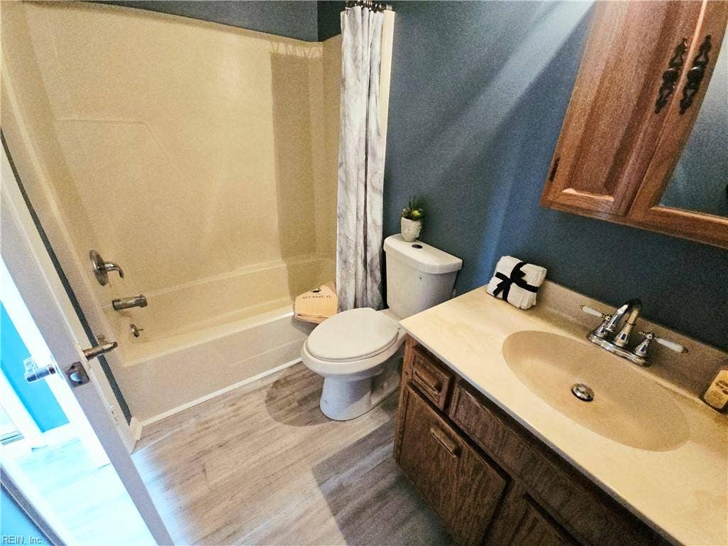 First bedrooms, private full bathroom with tub and shower combos