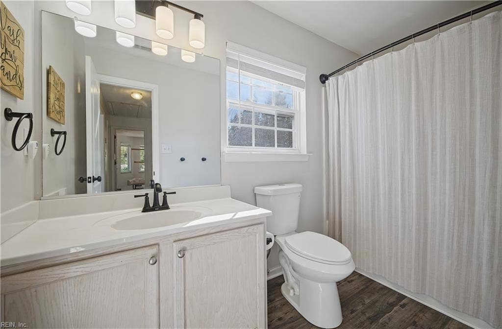 Secondary Full Bathroom
