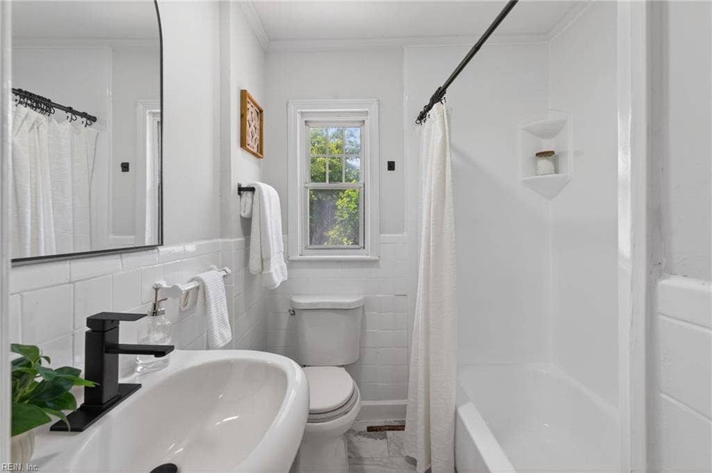 404 Eisenhower Circle, Portsmouth, VA 23701