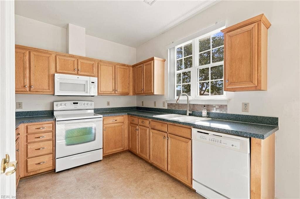 104 Bishops Reach, Smithfield, VA 23430 104 Bishops Reach, Smithfield, VA 23430
