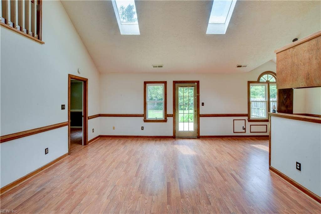 144 Lane Crescent, Smithfield, VA 23430 144 Lane Crescent, Smithfield, VA 23430