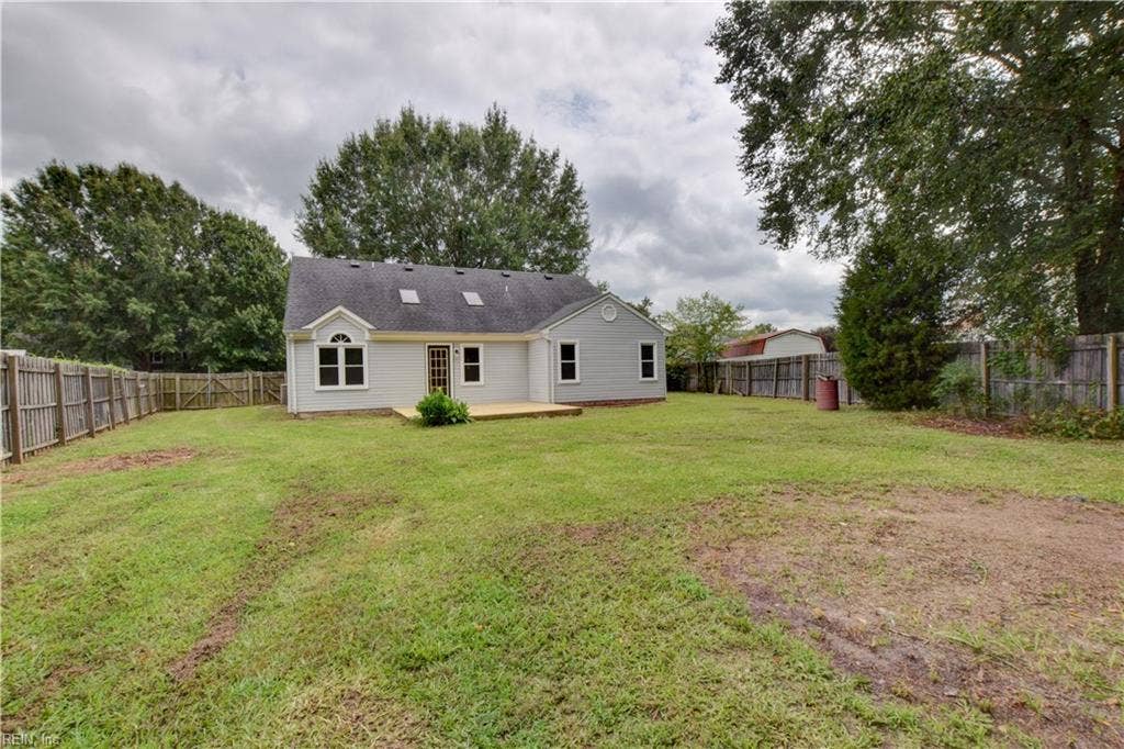 144 Lane Crescent, Smithfield, VA 23430 144 Lane Crescent, Smithfield, VA 23430