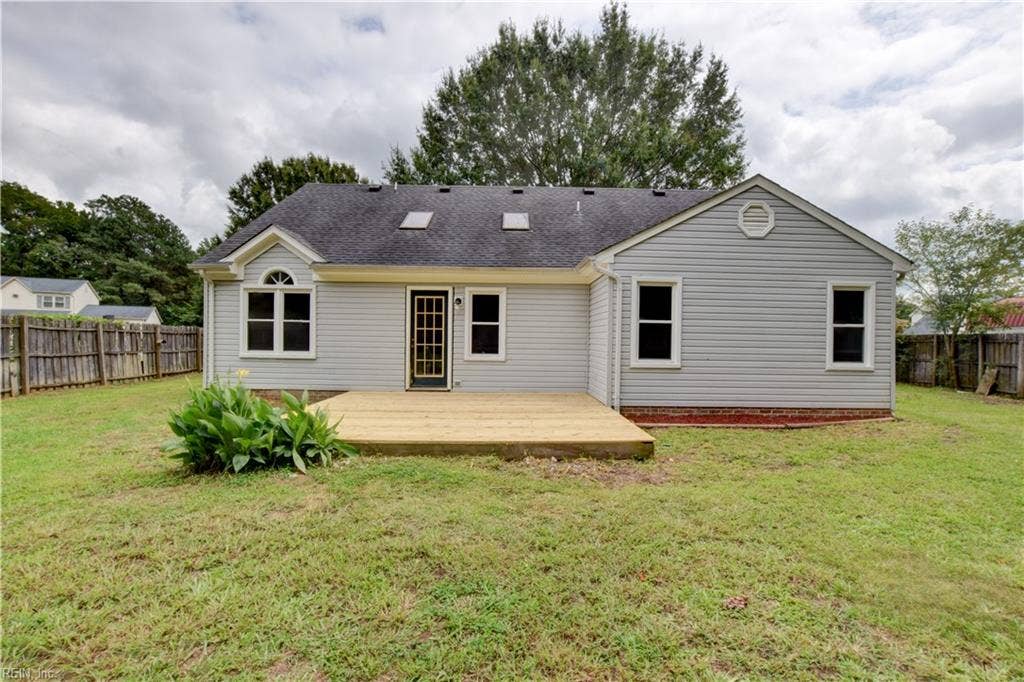 144 Lane Crescent, Smithfield, VA 23430 144 Lane Crescent, Smithfield, VA 23430