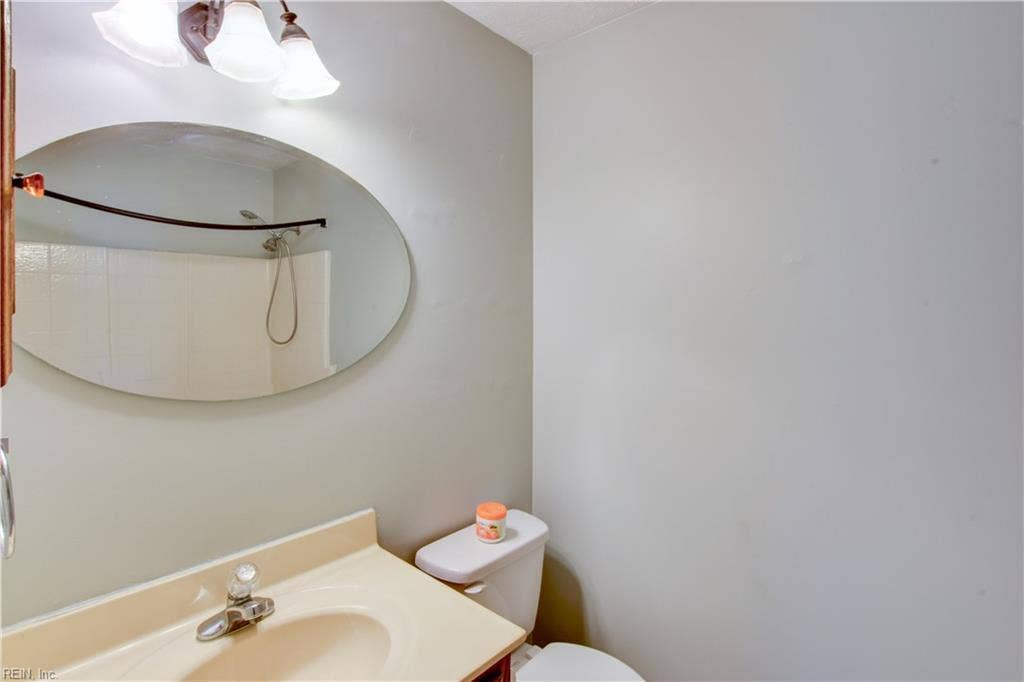 144 Lane Crescent, Smithfield, VA 23430 144 Lane Crescent, Smithfield, VA 23430
