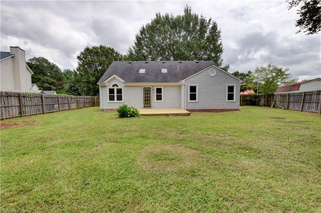 144 Lane Crescent, Smithfield, VA 23430 144 Lane Crescent, Smithfield, VA 23430