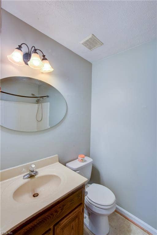 144 Lane Crescent, Smithfield, VA 23430 144 Lane Crescent, Smithfield, VA 23430