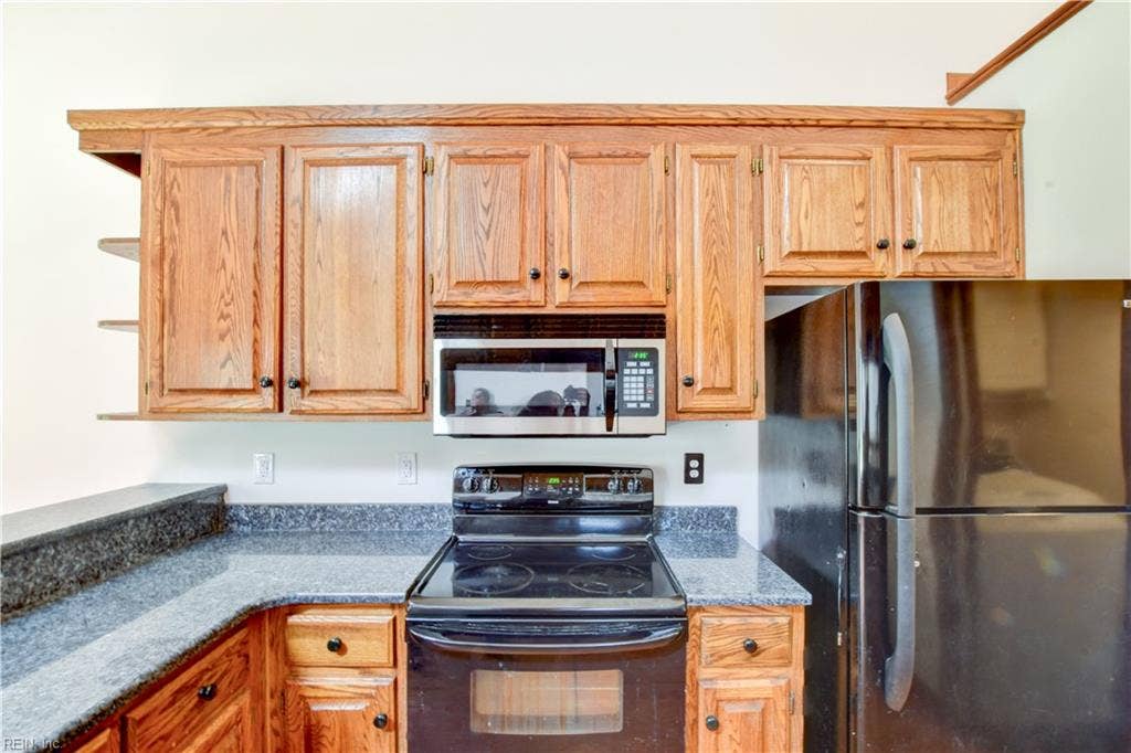 144 Lane Crescent, Smithfield, VA 23430 144 Lane Crescent, Smithfield, VA 23430