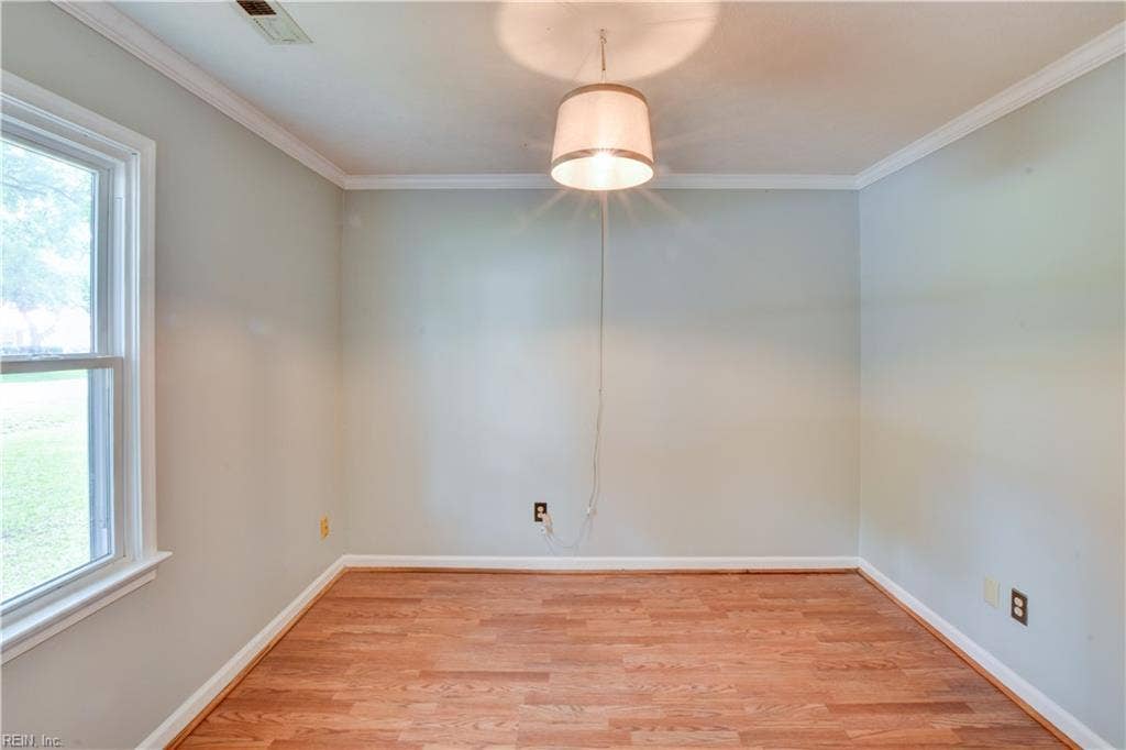 144 Lane Crescent, Smithfield, VA 23430 144 Lane Crescent, Smithfield, VA 23430
