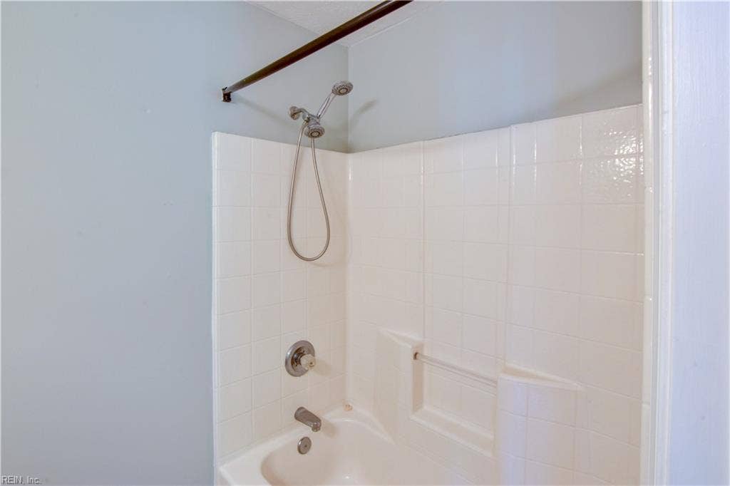 144 Lane Crescent, Smithfield, VA 23430 144 Lane Crescent, Smithfield, VA 23430