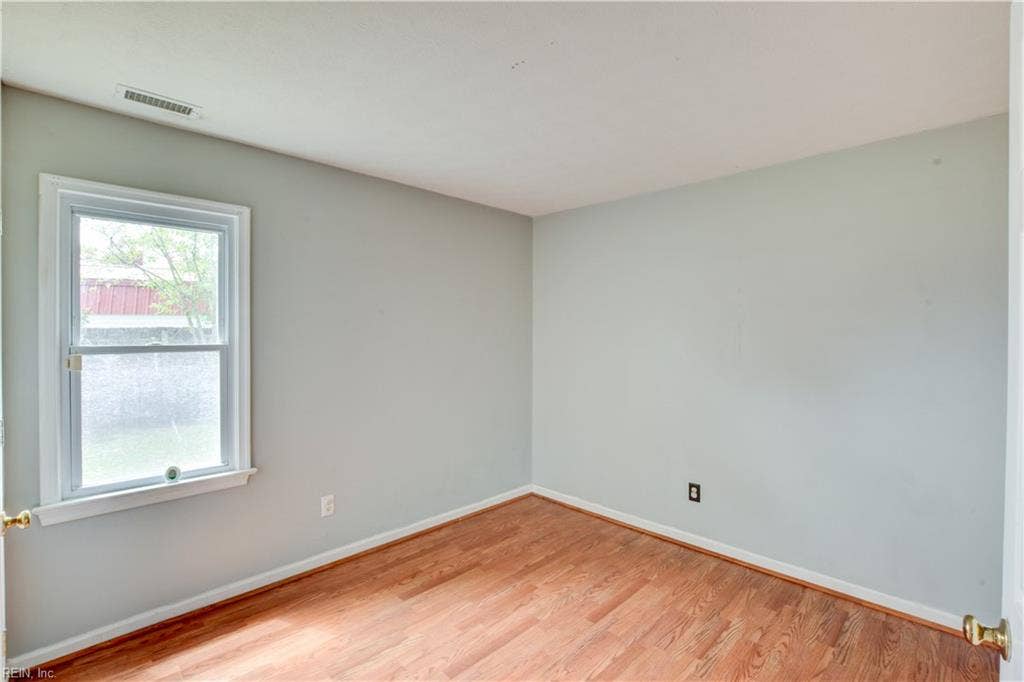 144 Lane Crescent, Smithfield, VA 23430 144 Lane Crescent, Smithfield, VA 23430