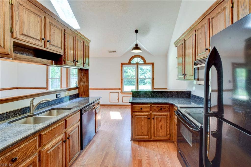 144 Lane Crescent, Smithfield, VA 23430 144 Lane Crescent, Smithfield, VA 23430
