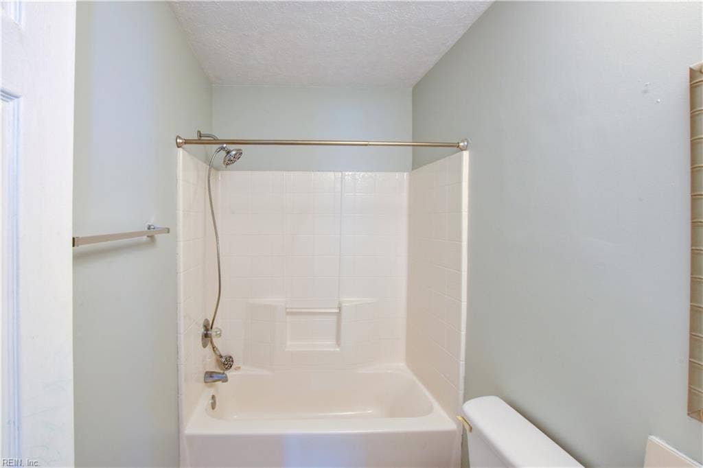 144 Lane Crescent, Smithfield, VA 23430 144 Lane Crescent, Smithfield, VA 23430