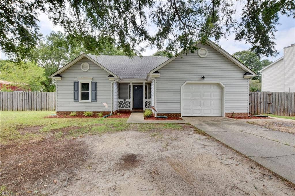 144 Lane Crescent, Smithfield, VA 23430 144 Lane Crescent, Smithfield, VA 23430
