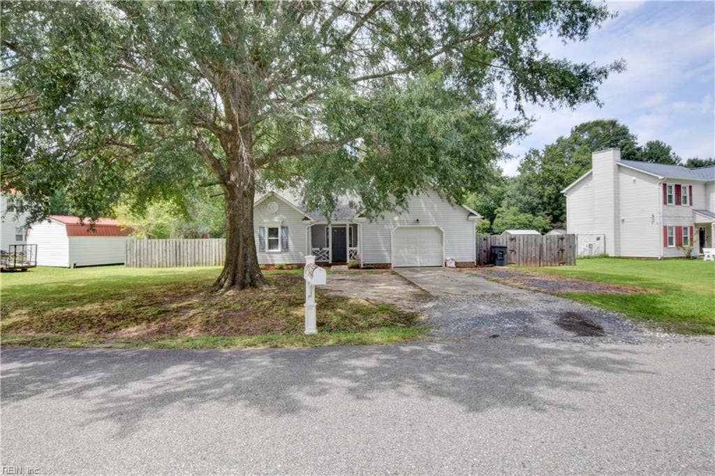 144 Lane Crescent, Smithfield, VA 23430 144 Lane Crescent, Smithfield, VA 23430