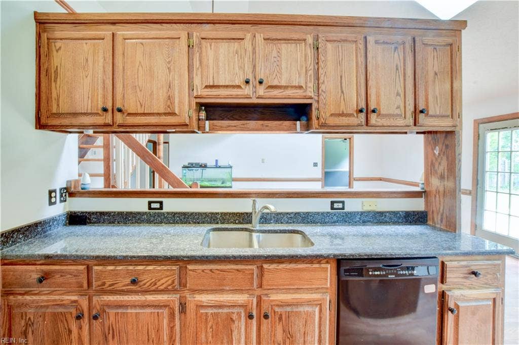144 Lane Crescent, Smithfield, VA 23430 144 Lane Crescent, Smithfield, VA 23430