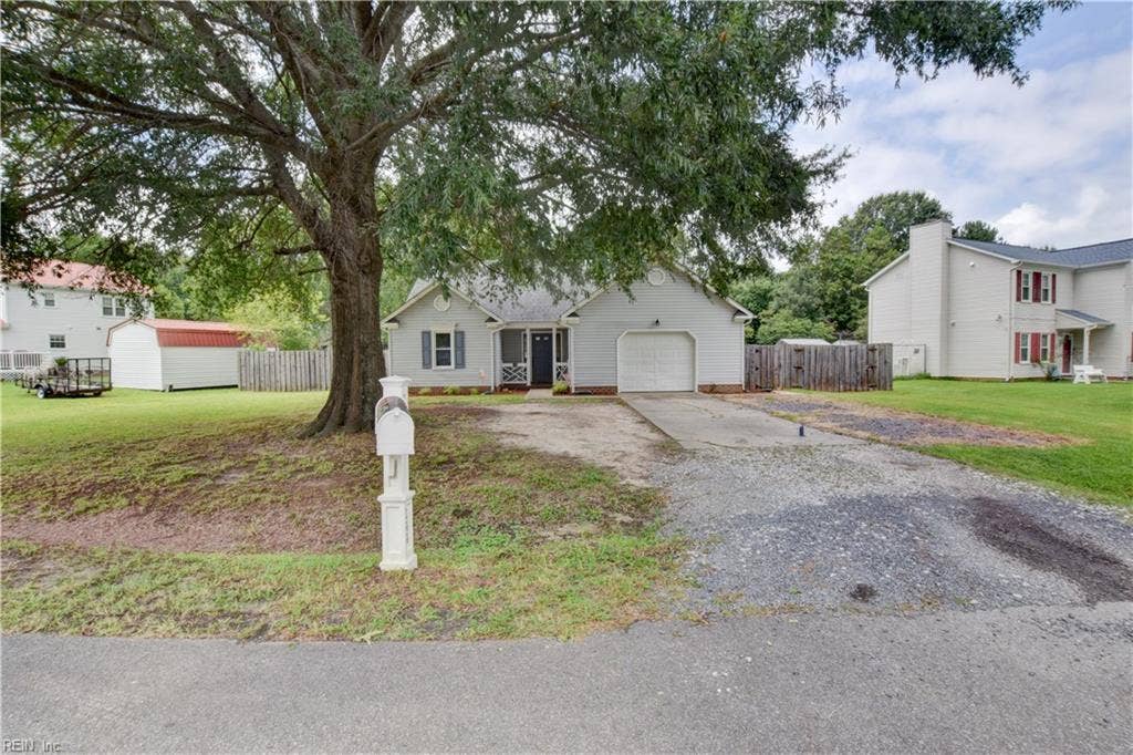 144 Lane Crescent, Smithfield, VA 23430 144 Lane Crescent, Smithfield, VA 23430