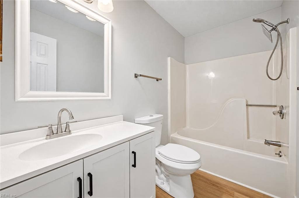 10 Harrogate Lane, Hampton, VA 23666 10 Harrogate Lane, Hampton, VA 23666