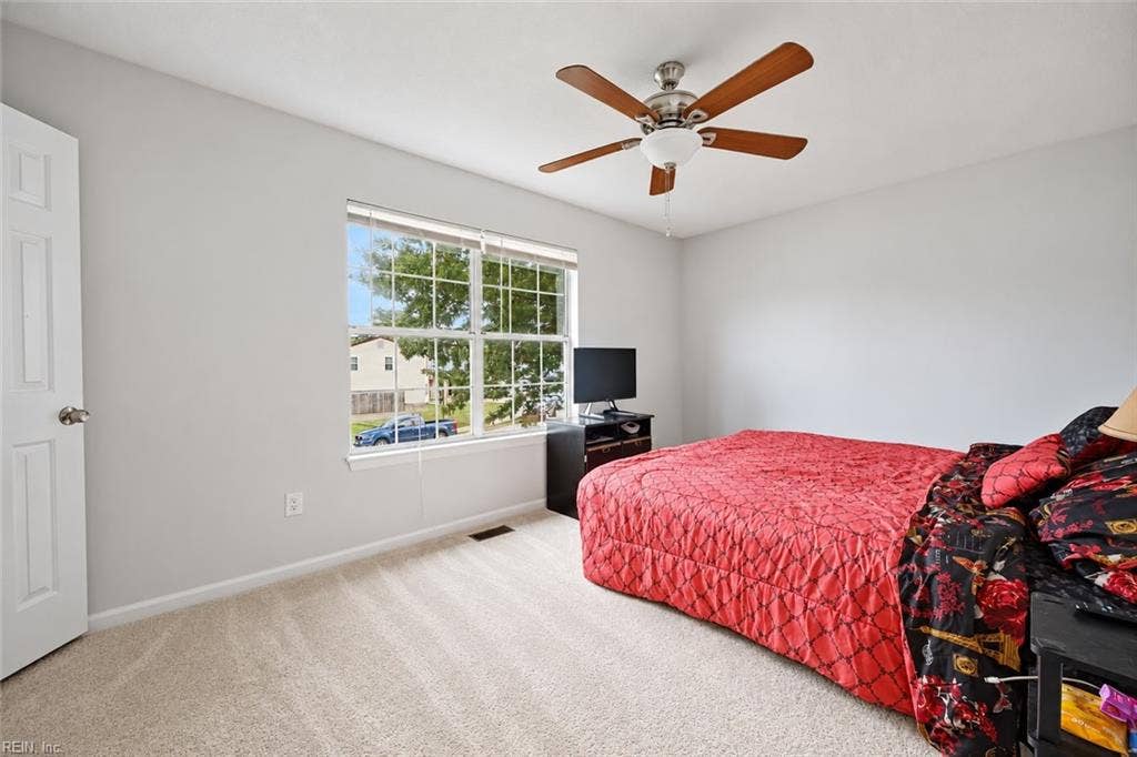 10 Harrogate Lane, Hampton, VA 23666 10 Harrogate Lane, Hampton, VA 23666