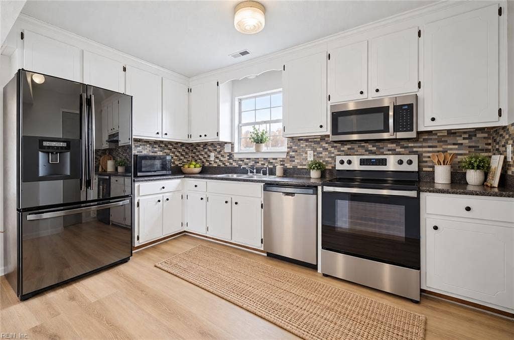 10 Harrogate Lane, Hampton, VA 23666 10 Harrogate Lane, Hampton, VA 23666