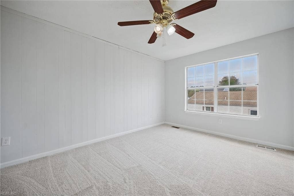 10 Harrogate Lane, Hampton, VA 23666 10 Harrogate Lane, Hampton, VA 23666