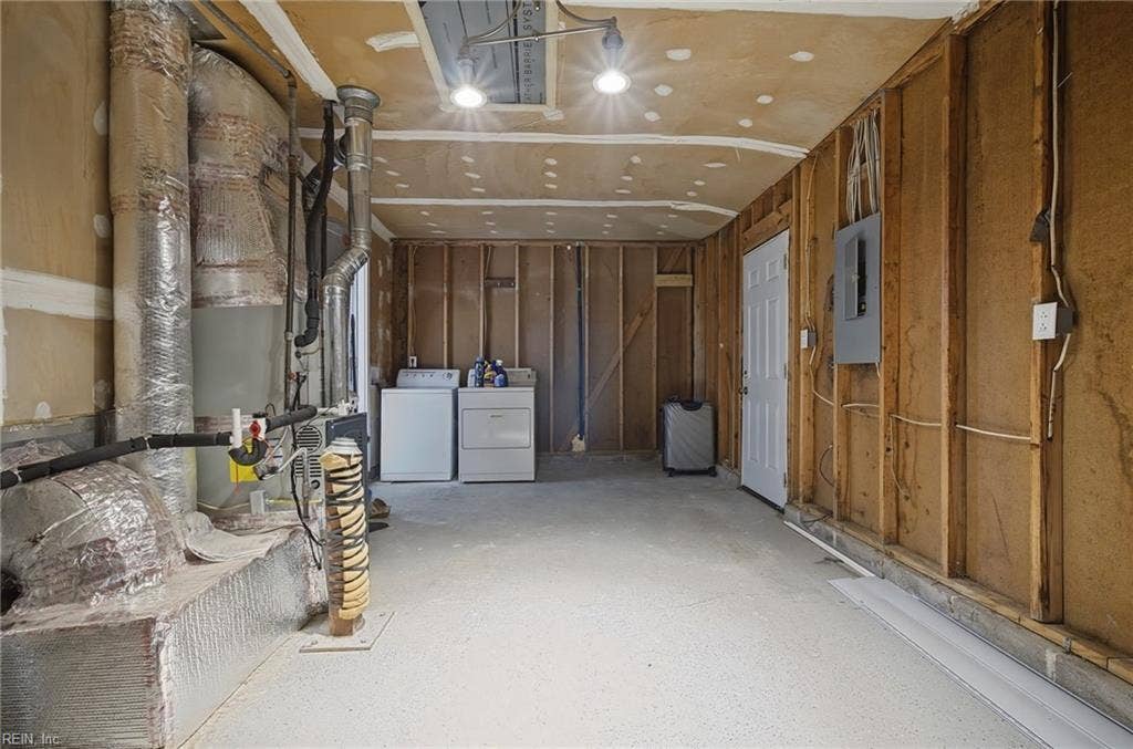 10 Harrogate Lane, Hampton, VA 23666 10 Harrogate Lane, Hampton, VA 23666