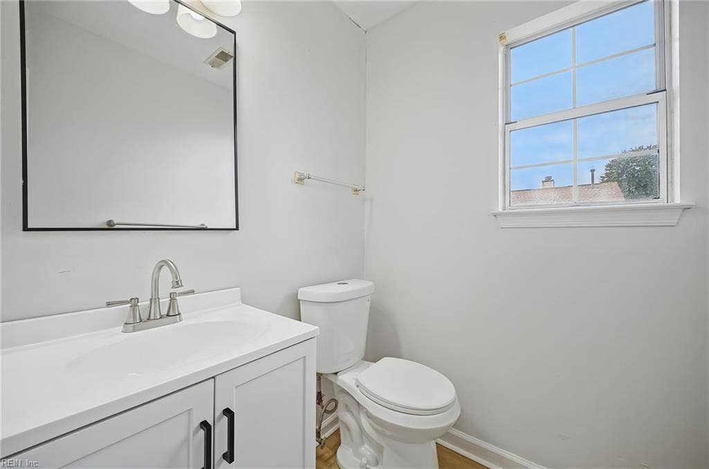 10 Harrogate Lane, Hampton, VA 23666 10 Harrogate Lane, Hampton, VA 23666