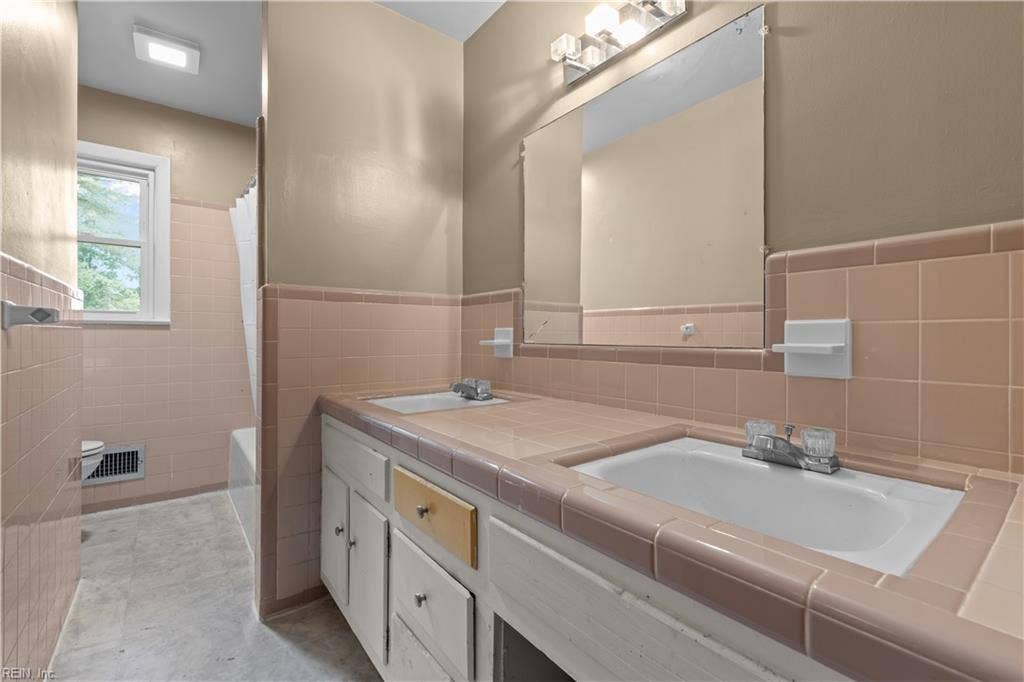 2217 Wilroy Road, Suffolk, VA 23434 2217 Wilroy Road, Suffolk, VA 23434