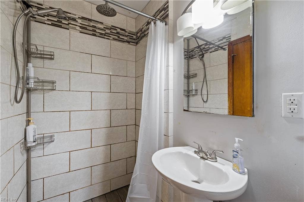 2217 Wilroy Road, Suffolk, VA 23434 2217 Wilroy Road, Suffolk, VA 23434