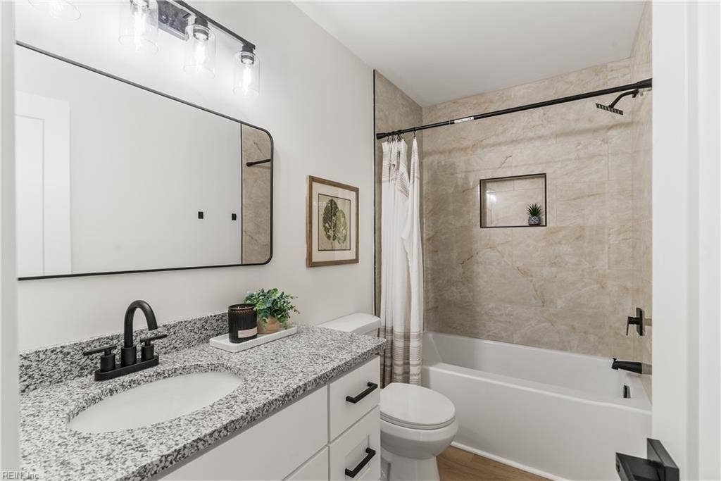 138 W Royce Drive, Chesapeake, VA 23322 138 W Royce Drive, Chesapeake, VA 23322