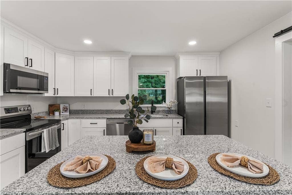 138 W Royce Drive, Chesapeake, VA 23322 138 W Royce Drive, Chesapeake, VA 23322