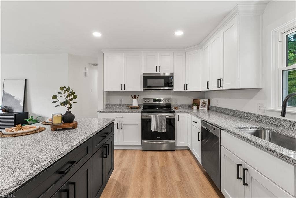 138 W Royce Drive, Chesapeake, VA 23322 138 W Royce Drive, Chesapeake, VA 23322