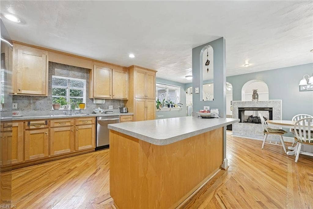 214 Sir Oliver Road, Norfolk, VA 23505