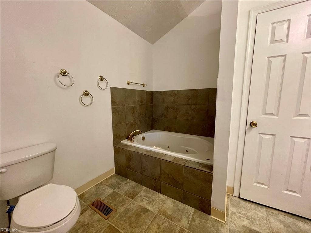 904 Robinson Road, Portsmouth, VA 23701 904 Robinson Road, Portsmouth, VA 23701