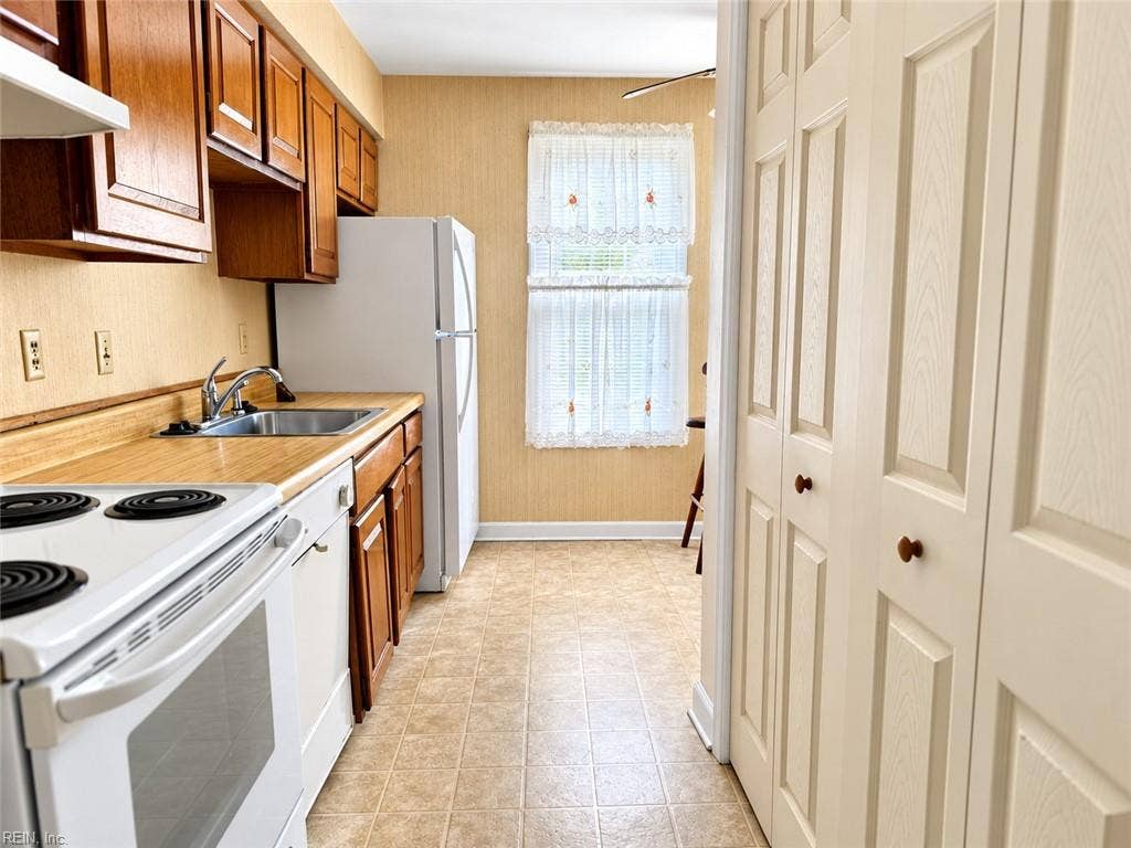 3212 CLOVER ROAD EAST Road, Timberlark Townhomes, Chesapeake, VA 23321