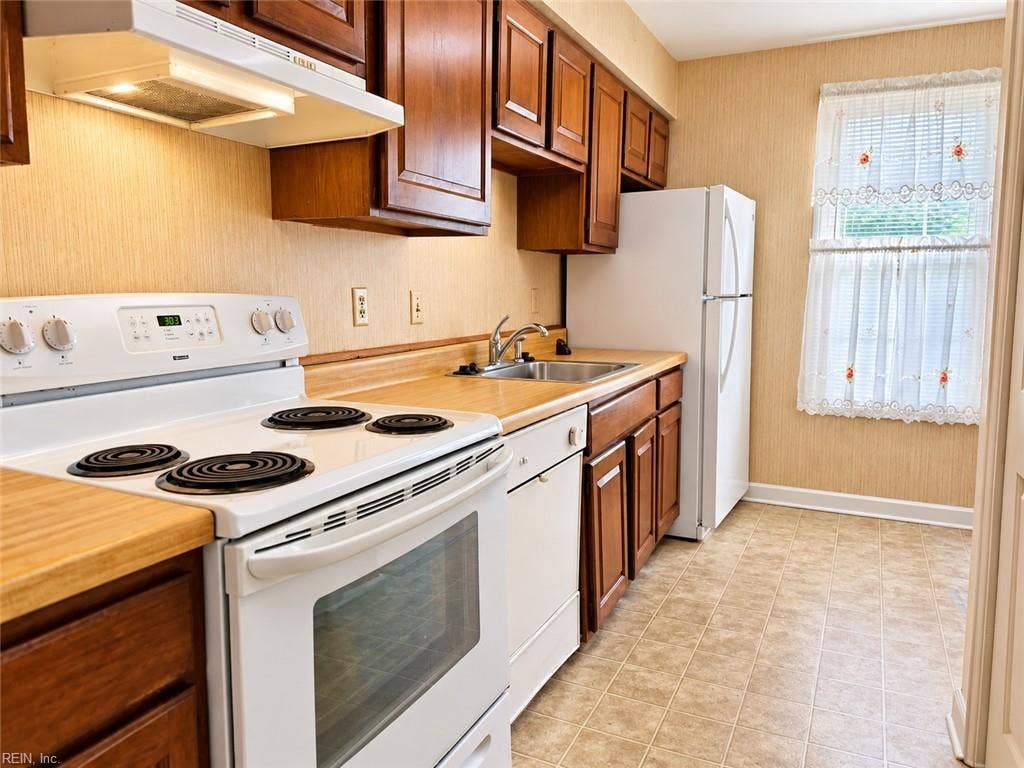 3212 CLOVER ROAD EAST Road, Timberlark Townhomes, Chesapeake, VA 23321