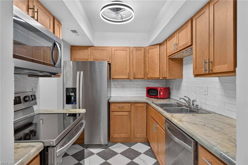 2469 Reagan Avenue, Virginia Beach, VA 23454