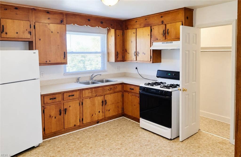 4906 Johnson Avenue, City Park, Portsmouth, VA 23701