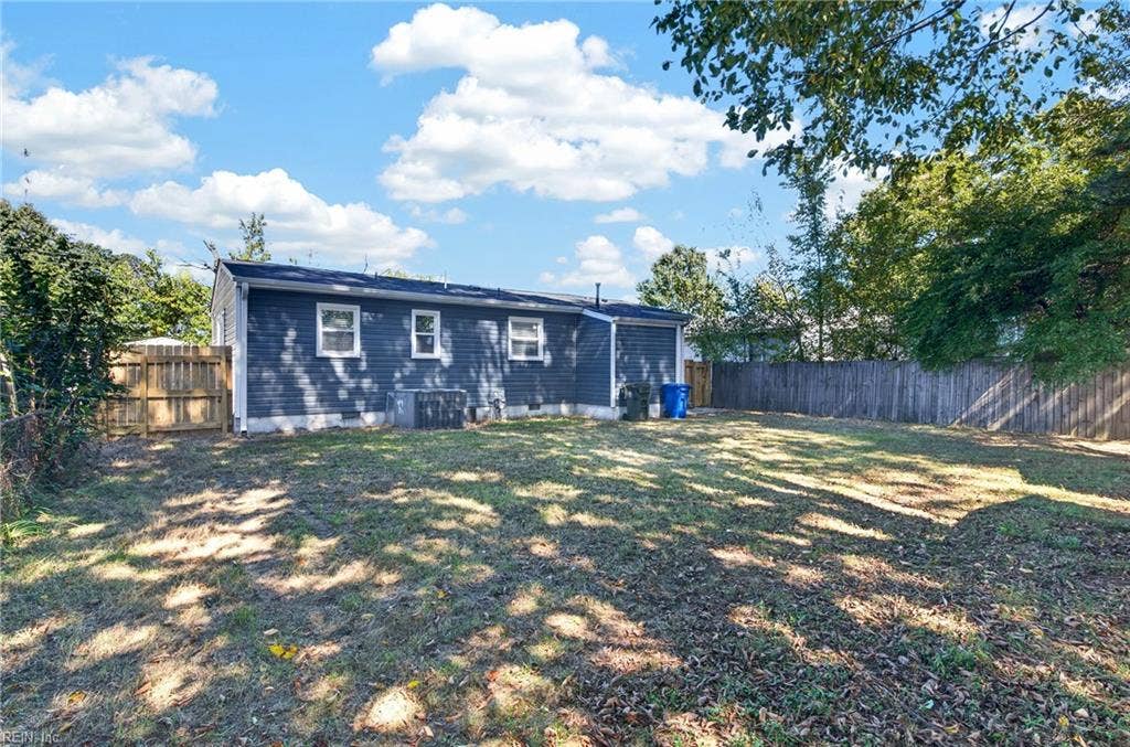 1008 80th Street, Newport News, VA 23605 Fenced in backyard, perfect for cook-outs.