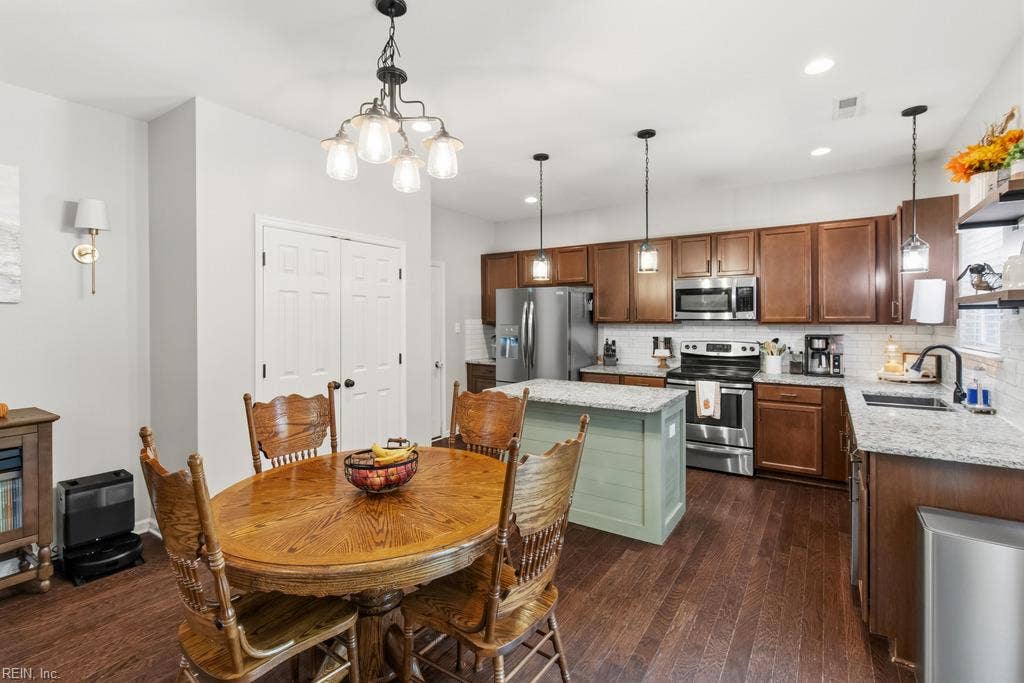8159 Billings Court, Hayes, VA 23072