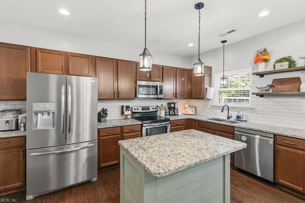 8159 Billings Court, Hayes, VA 23072
