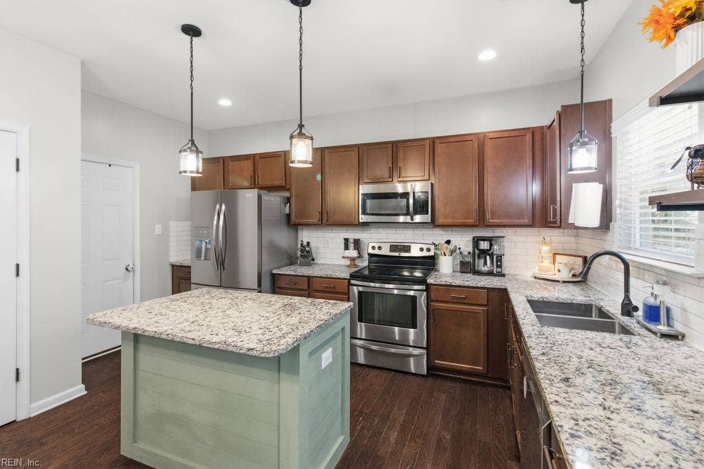 8159 Billings Court, Hayes, VA 23072