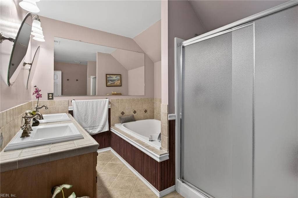 27 REFLECTION Lane, Hampton, VA 23666 27 REFLECTION Lane, Hampton, VA 23666