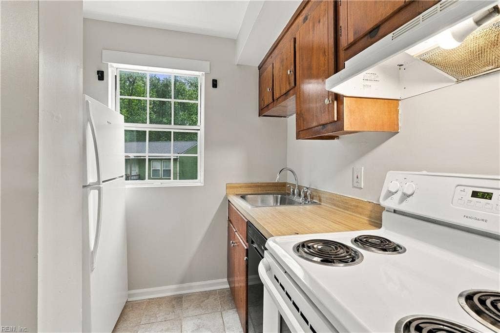 6661 Cedar Lake Drive, #8, Gloucester, VA 23061