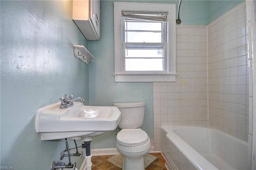 918 Woodruff Avenue, Riverside, Elizabeth City, NC 27909 Bathroom