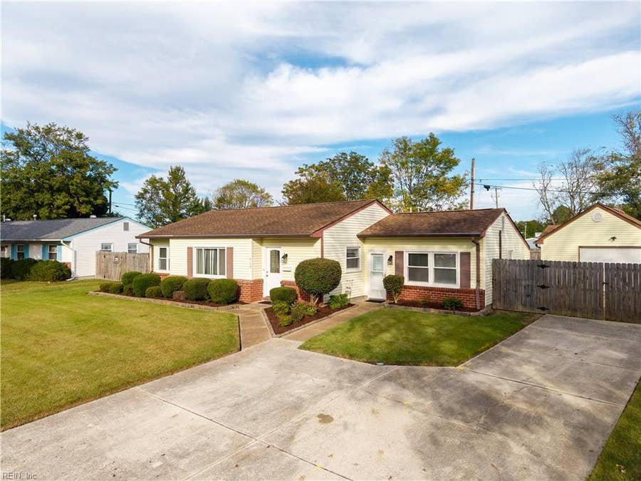 Property photo for 912 Carriage Hill Road, Virginia Beach, VA