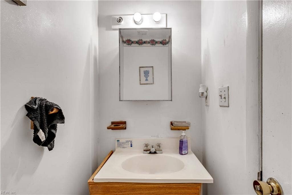 961 Avenue J Avenue, Norfolk, VA 23513 961 Avenue J Avenue, Norfolk, VA 23513