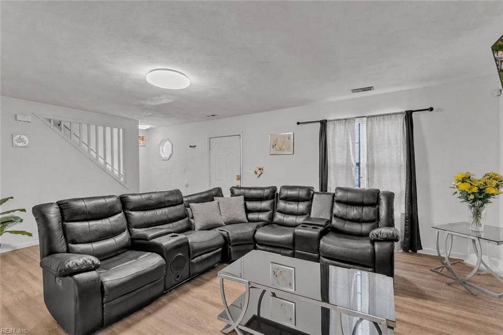 961 Avenue J Avenue, Norfolk, VA 23513 961 Avenue J Avenue, Norfolk, VA 23513
