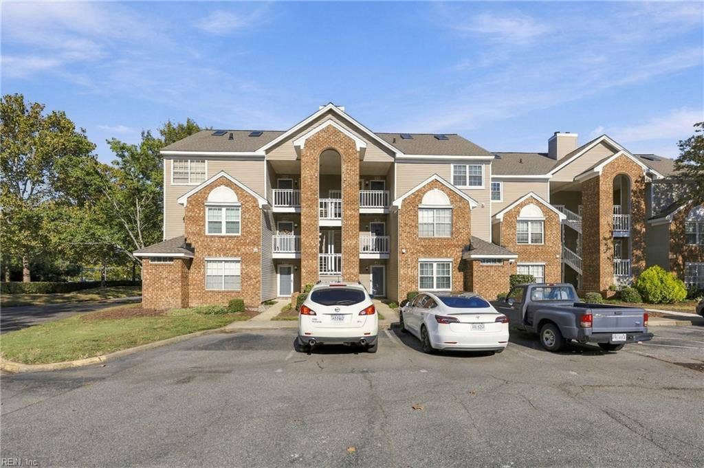 4221 Laurel Green Circle, Virginia Beach, VA 23456