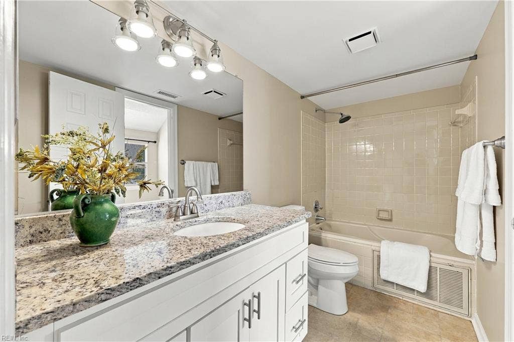 4221 Laurel Green Circle, Virginia Beach, VA 23456